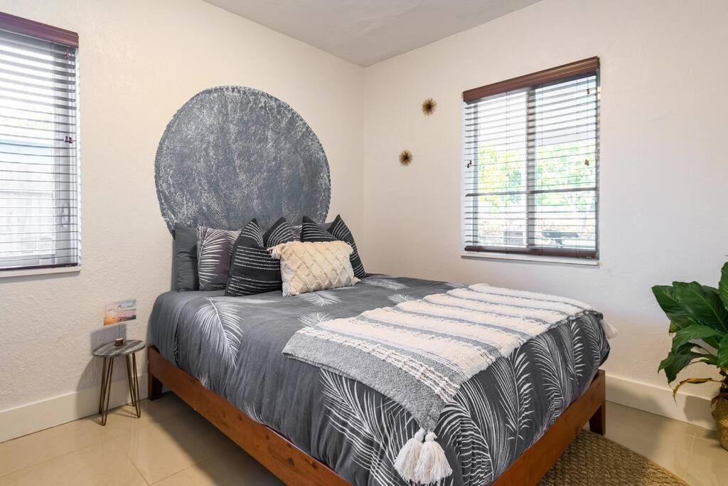 Central Nautical Themed 4 Bed 2 Bath Home فورت لودرديل المظهر الخارجي الصورة