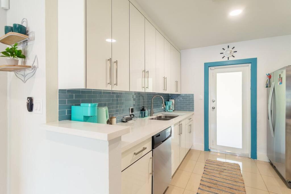 Central Nautical Themed 4 Bed 2 Bath Home فورت لودرديل المظهر الخارجي الصورة