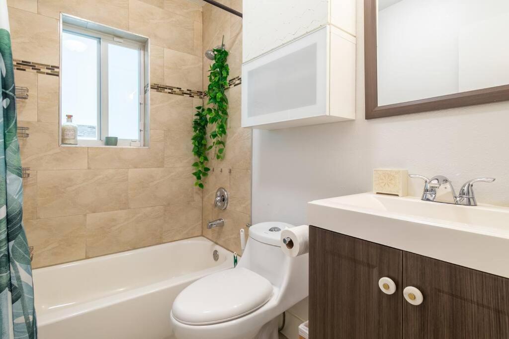 Central Nautical Themed 4 Bed 2 Bath Home فورت لودرديل المظهر الخارجي الصورة